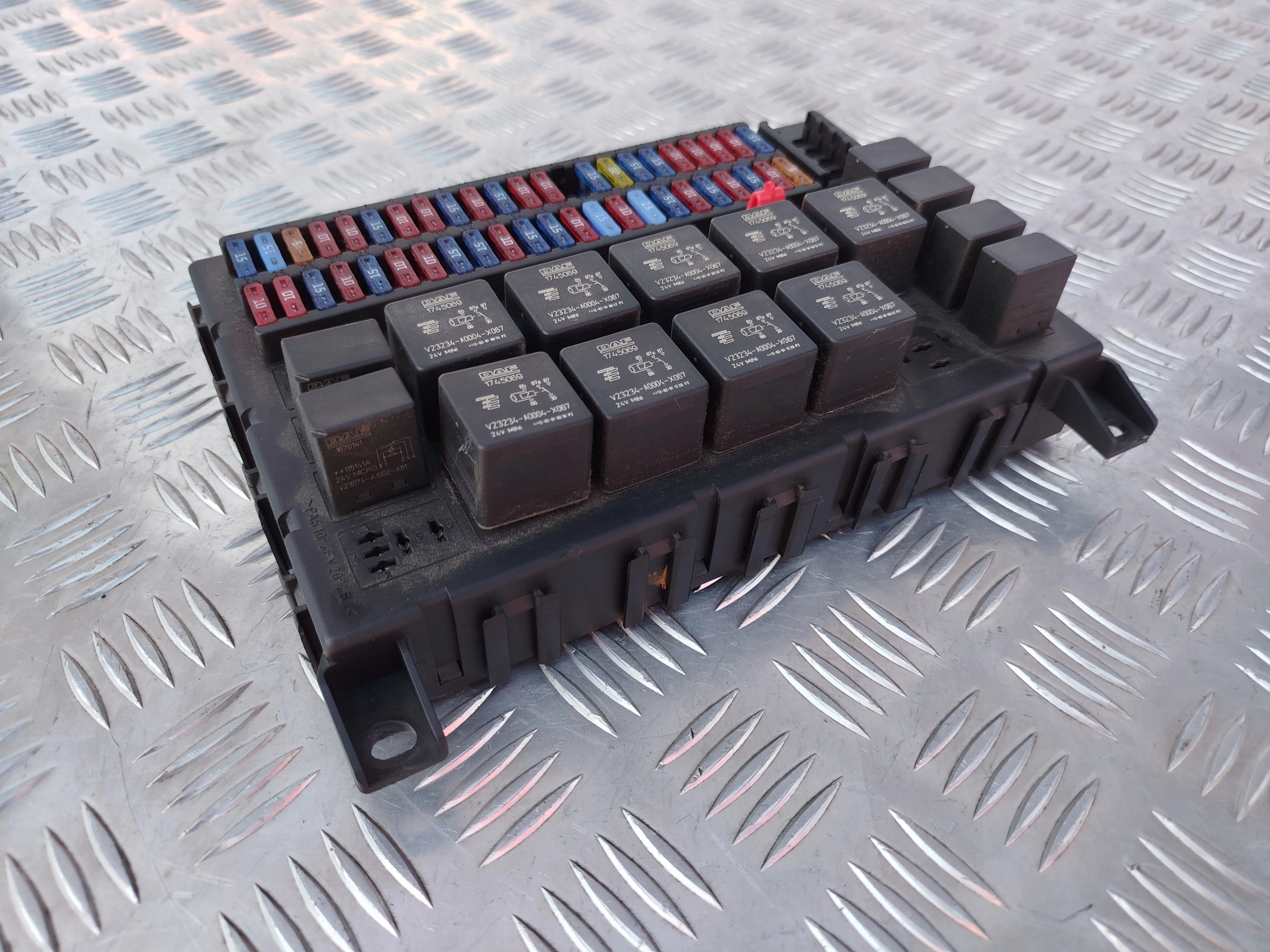 6ee9b928f15c04eded25d4f69f81c155