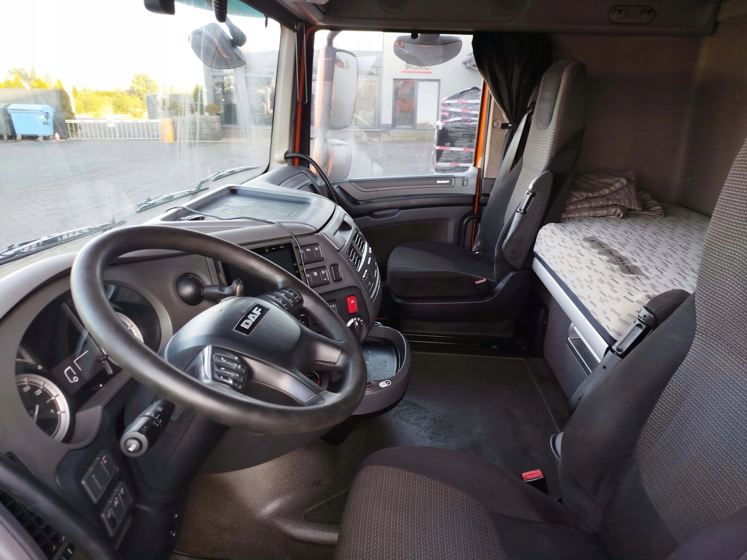 e9b24586865f10de84b6606a391d21ef