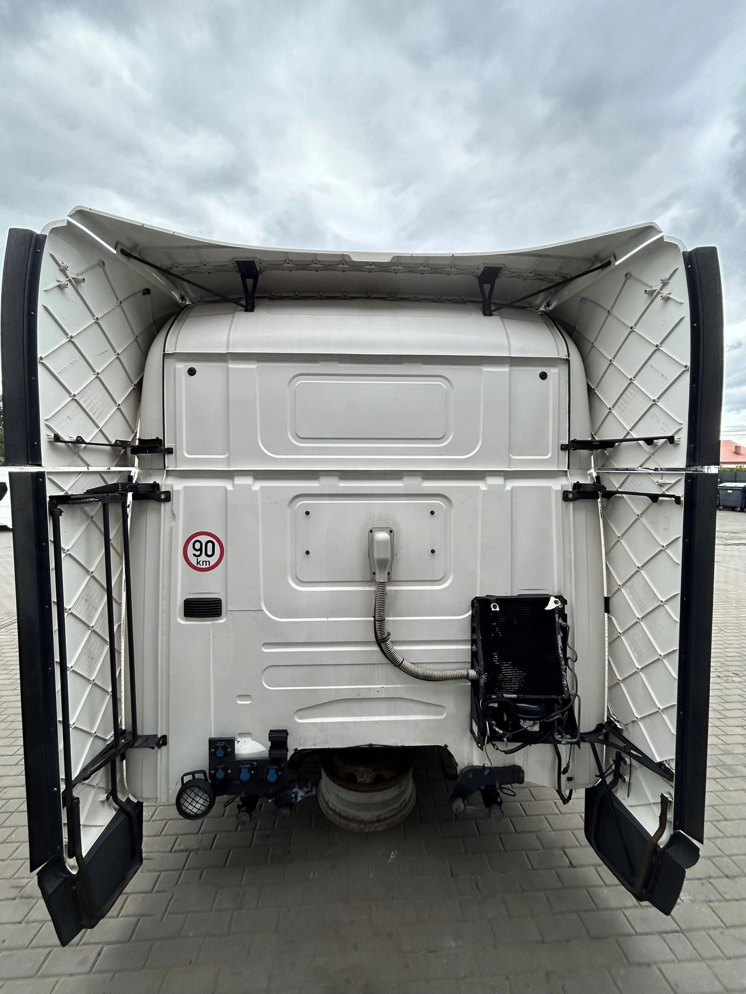 3239638332e75e694f7e80fb276e11c4