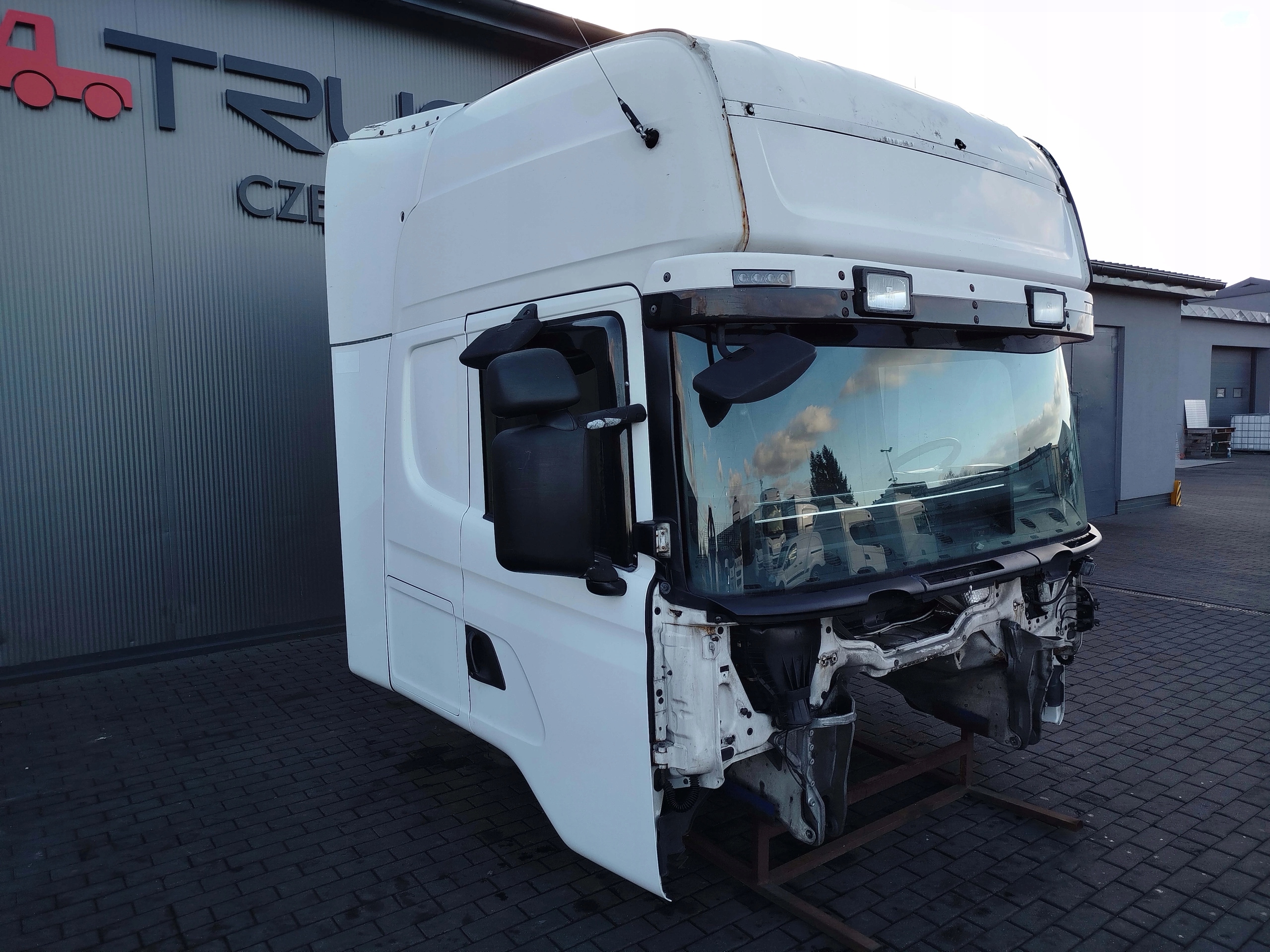 932eb229f72750f453630be97b6b4e6d