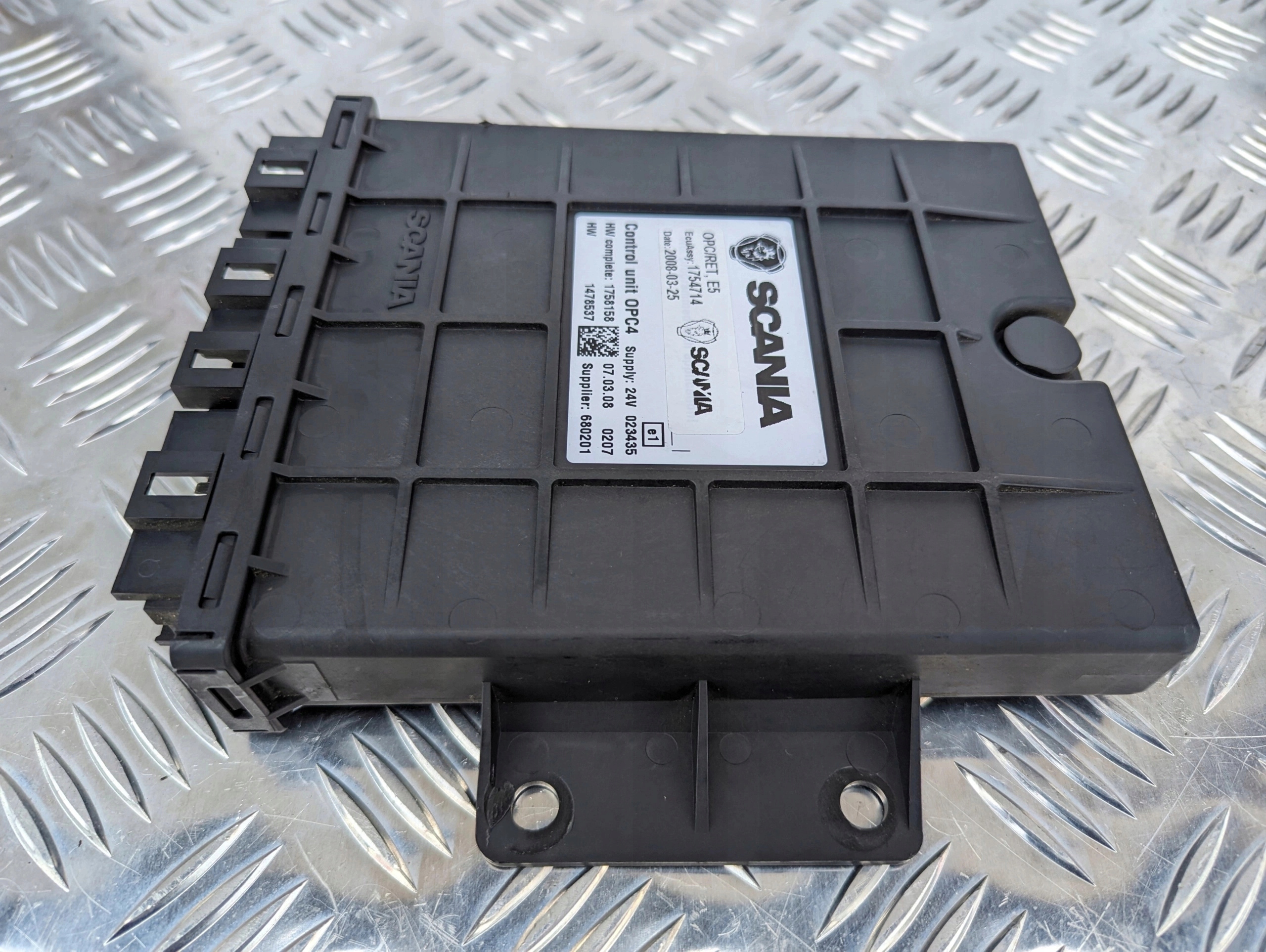 0dc077a51130a744d57293f094d5d1bd