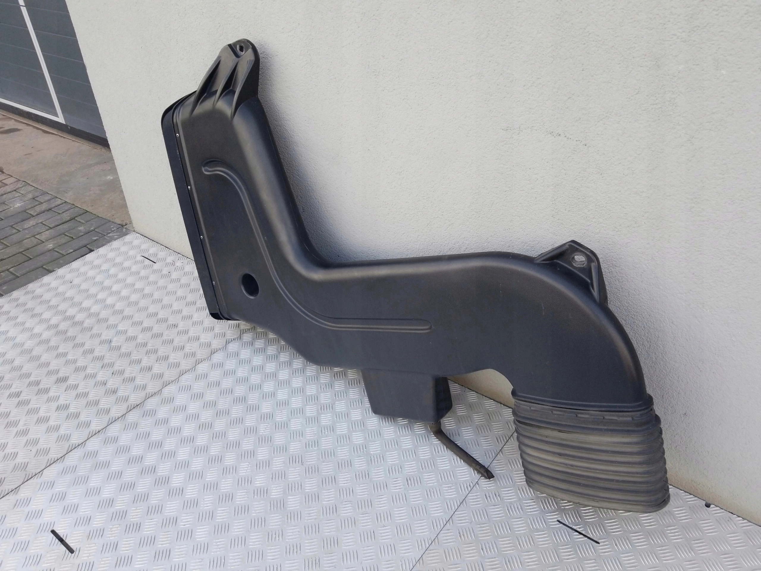 4437953d7cbc95a5fe8285d265528670