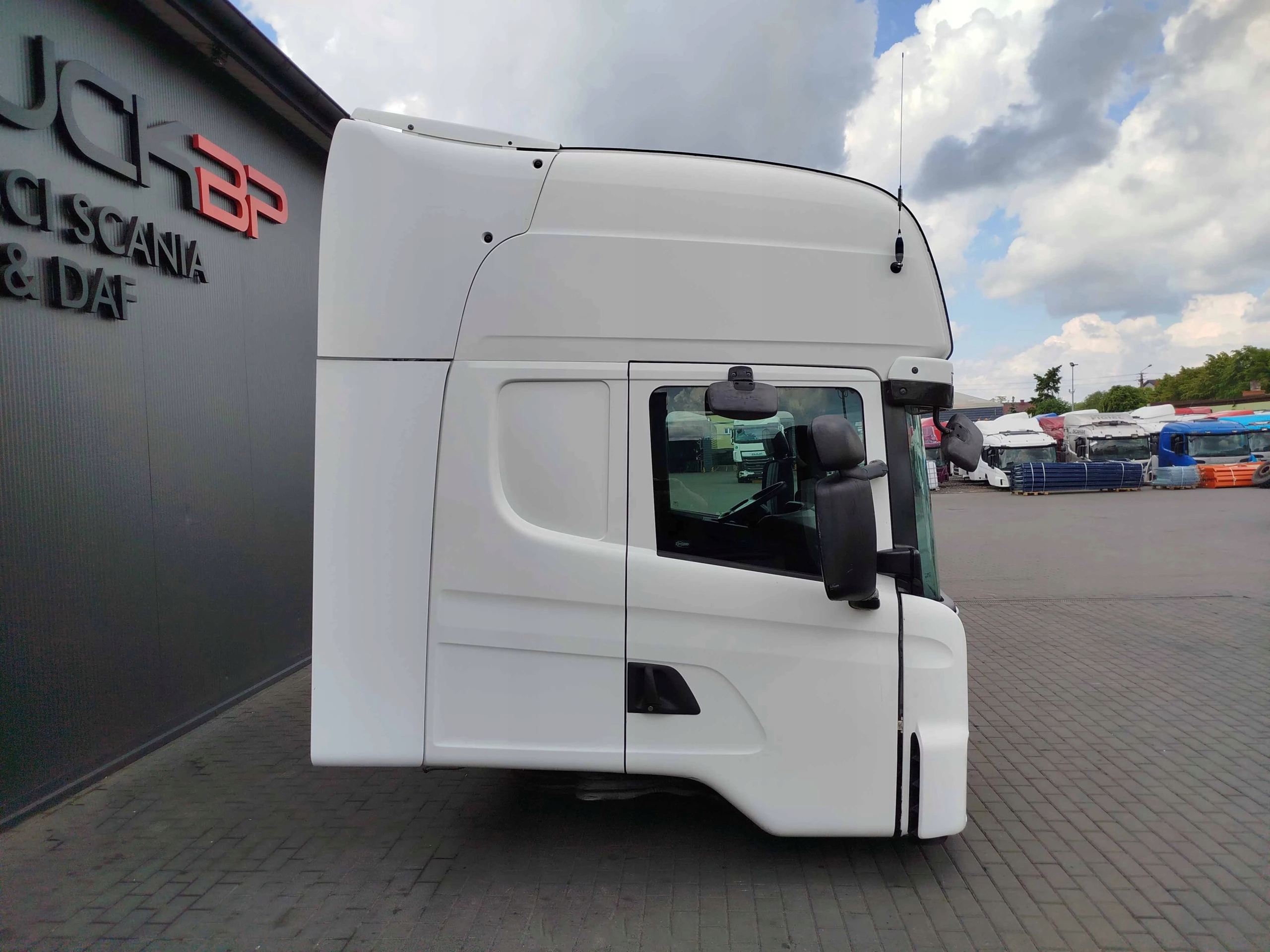 d0523f5c23b8bbbf387eb4767af6b6a7