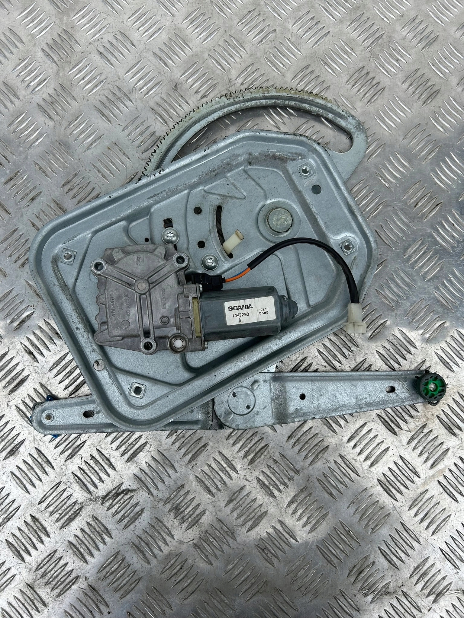 07135b6a9887237b82a6aa3c00356d34