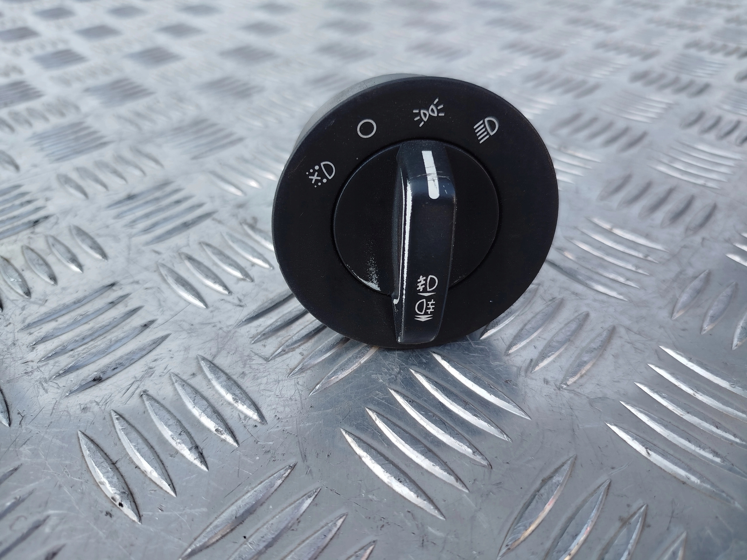 01f8e1d03ee1d68a7d7ff211efc170b4