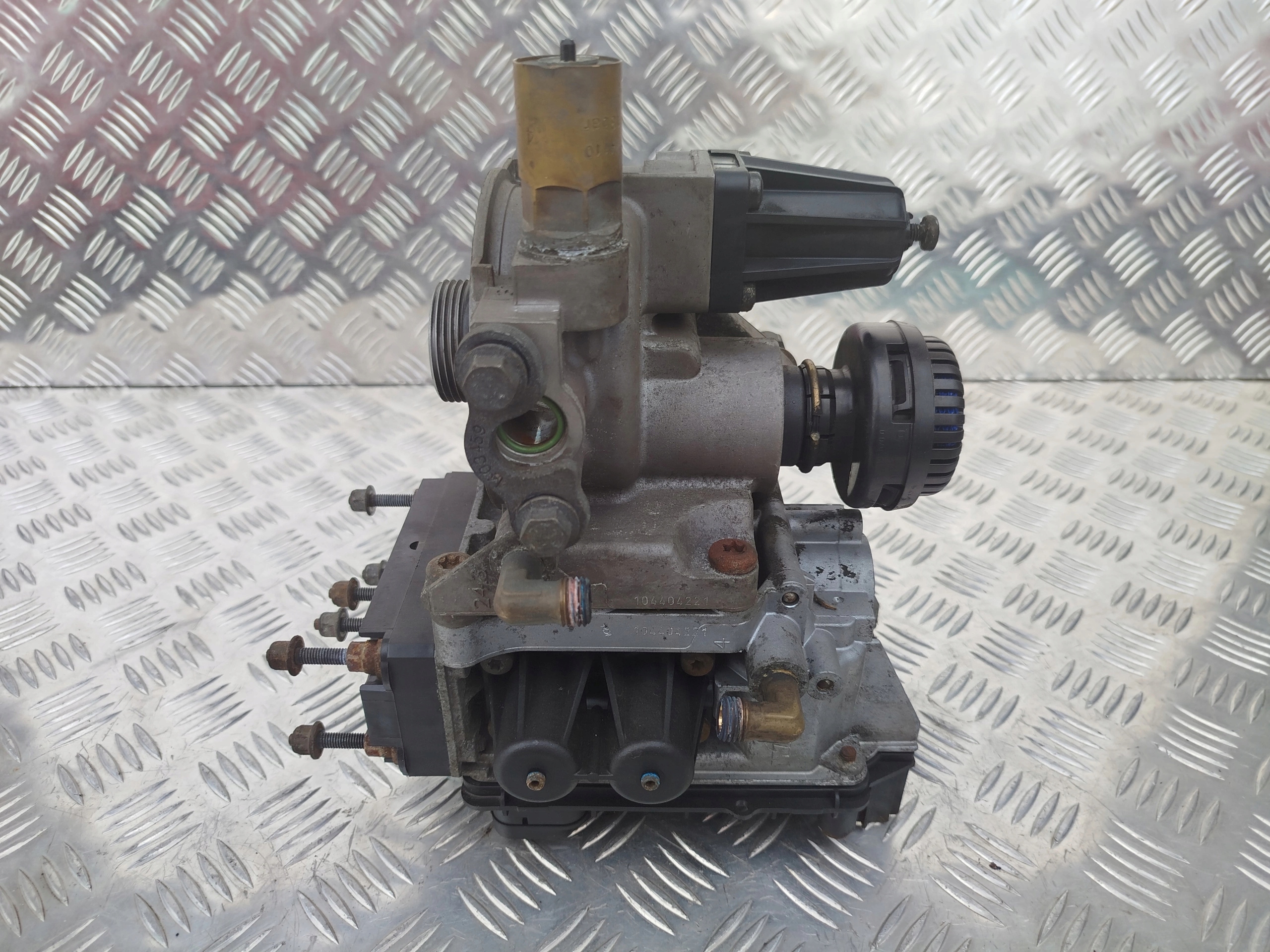 b58a9b835384c64a7882e5e16d4c630c