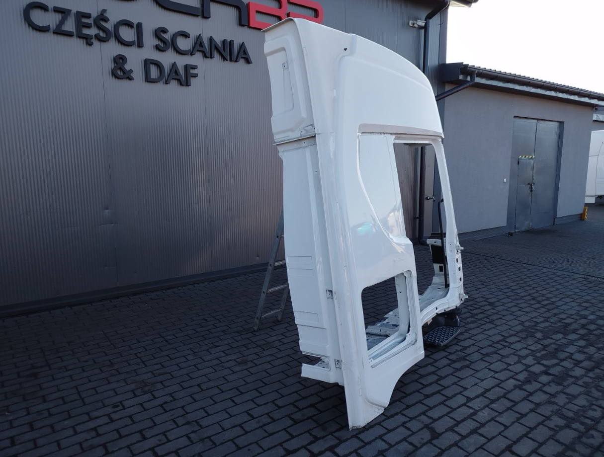 ĆWIARTKA PRAWA KABINY SCANIA R NTG