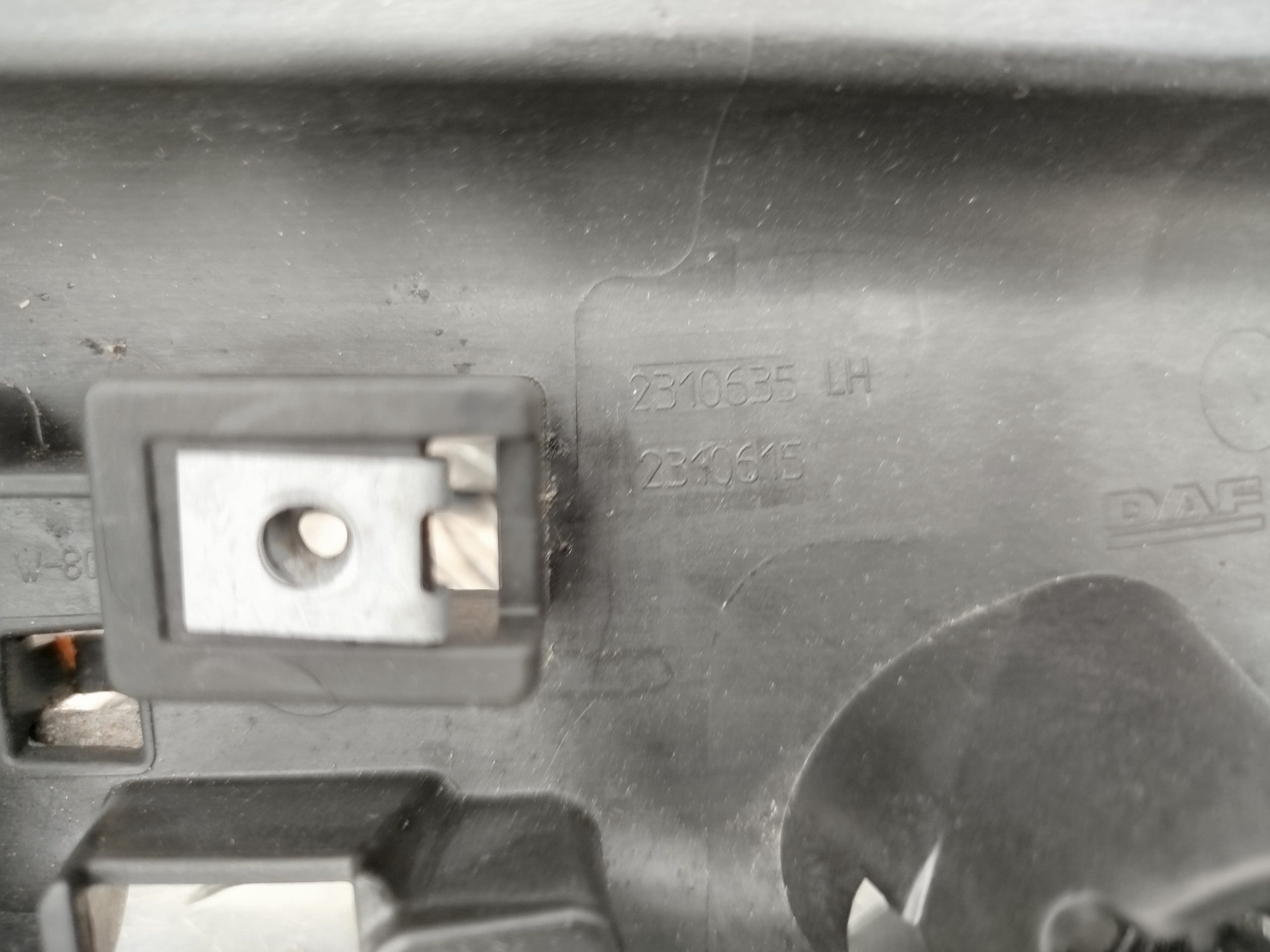 PODSTAWA PROGU PRÓG KABINY LEWY DAF NGD XF XG XG+