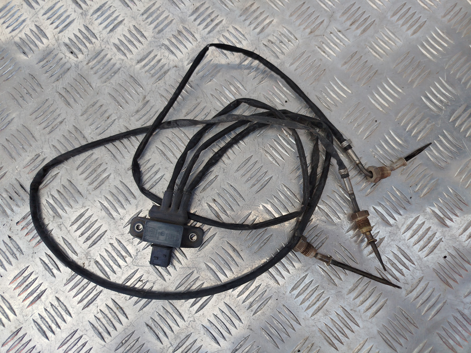 CZUJNIK TEMPERATURY SPALIN SCANIA SUPER 2659194 3056961 3063636