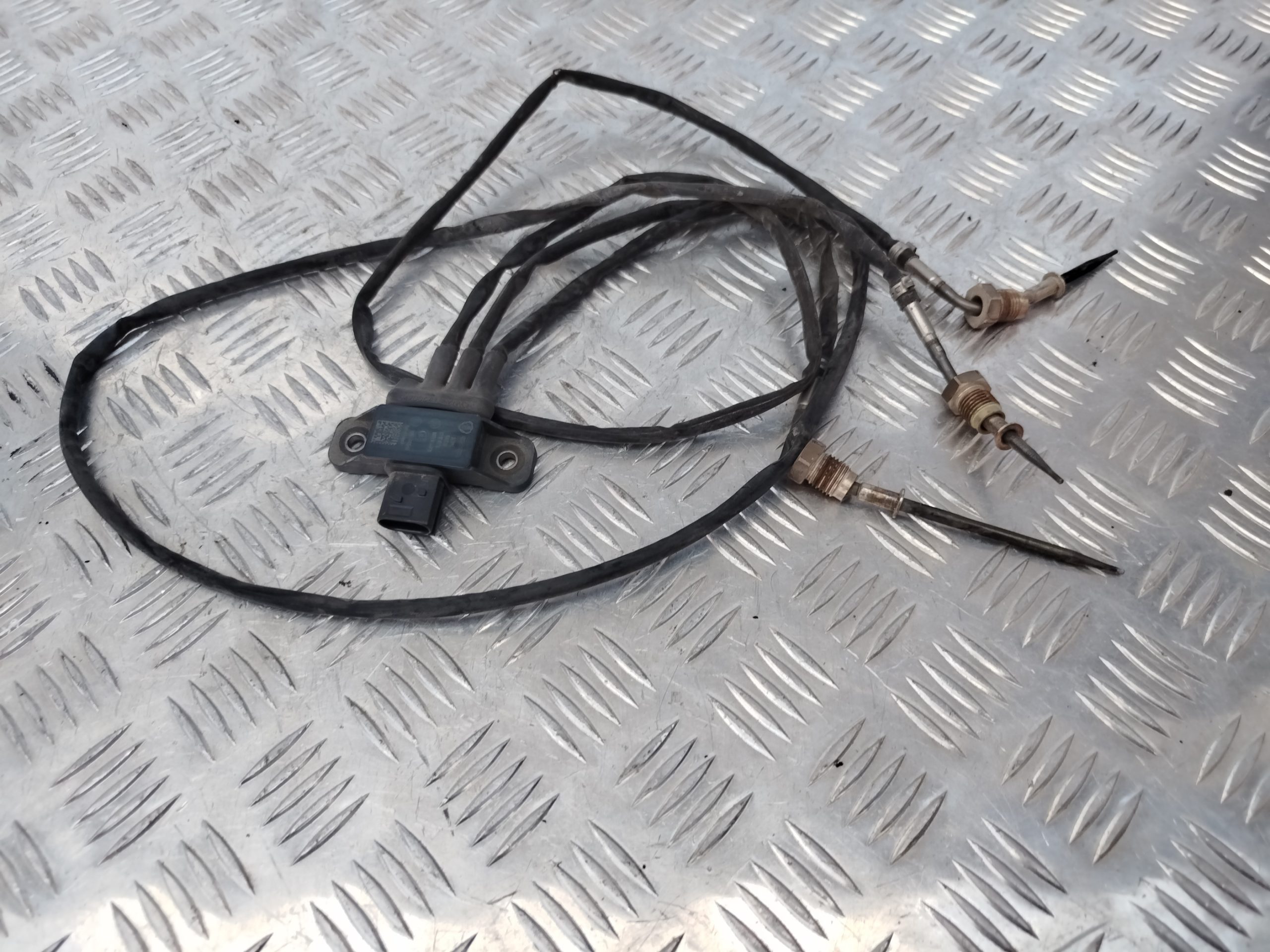 CZUJNIK TEMPERATURY SPALIN SCANIA SUPER 2659194 3056961 3063636